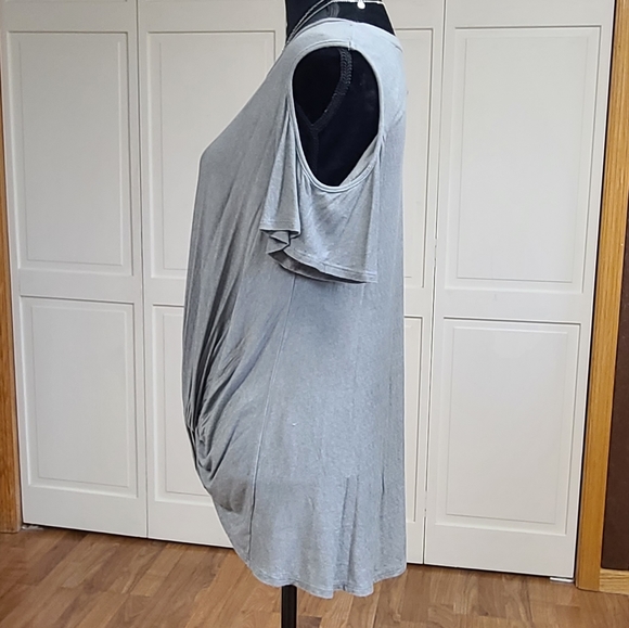 Women's  large Blu Pepper cold shoulder gray short sleeve top - Picture 5 of 7